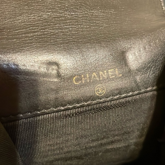 CHANEL Textured Black Leather Wallet - Picture 9 of 12